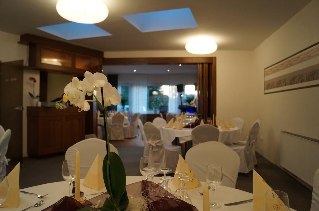 Hotel Zur Post Steimbke Exteriör bild